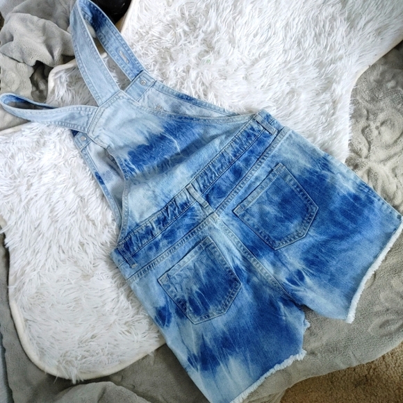 The Children's Place Girl's Tie Dye Overall Shorts - Picture 5 of 8